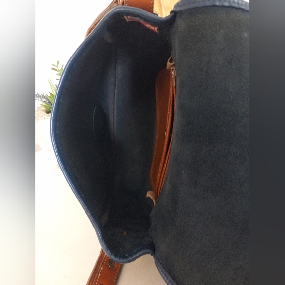 Dooney & Bourke, 1996 AWL Equestrian, Sporting Pouch - Picture 13 of 16